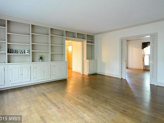 5th image of 8601 Larkhaven Ter