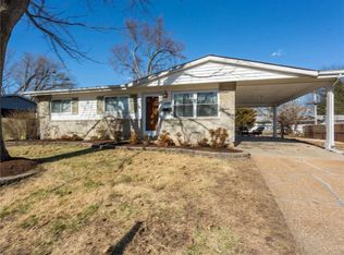 1235 Swallow Ln, Florissant, MO 63031