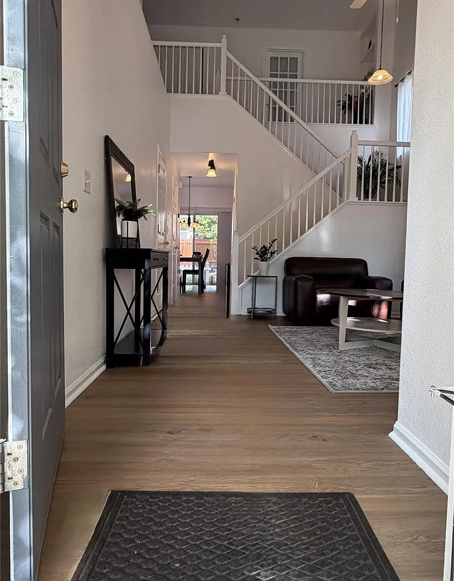3 bed, 2.5 bath, 1620 sqft, $3,100 — Photo 3