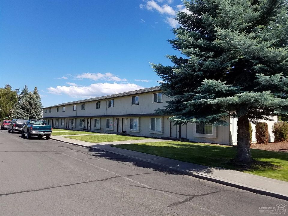 1st image of 202 SE 3rd St