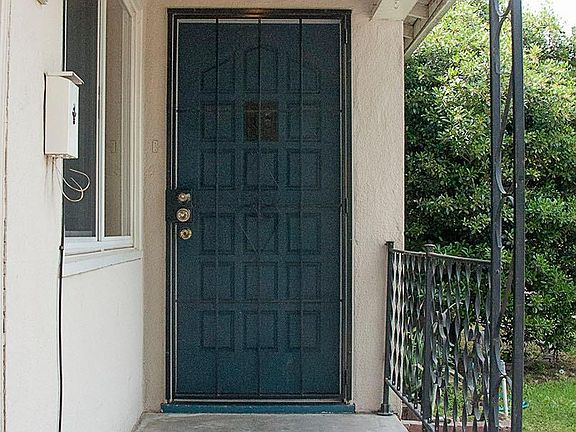 3rd image of 2419 W Pecan Ct