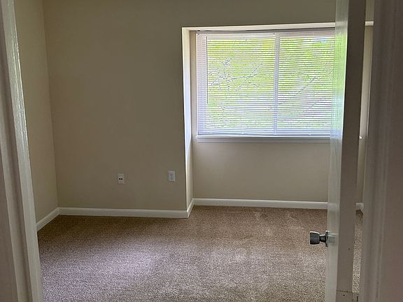 2nd image of 880 Glendale Dr #877-H