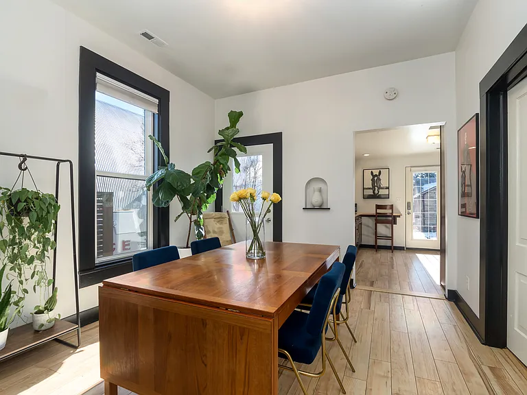 521 E Spruce St — Photo 17