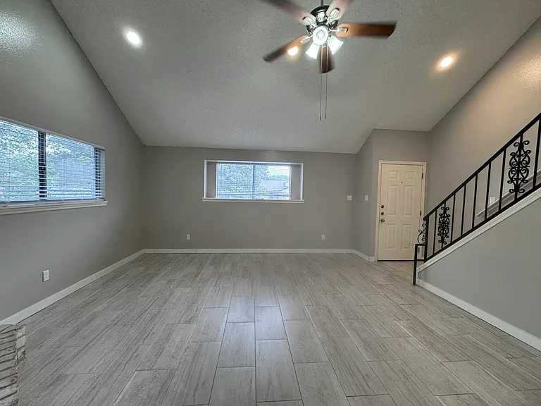 9414 Crystal Cove Cir — Photo 3