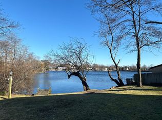 15 Barberry Rd, West Islip, NY 11795