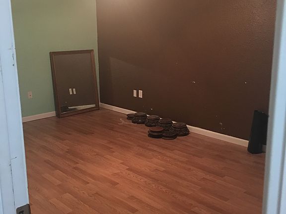 4th image of 15738 Parkwood Dr S