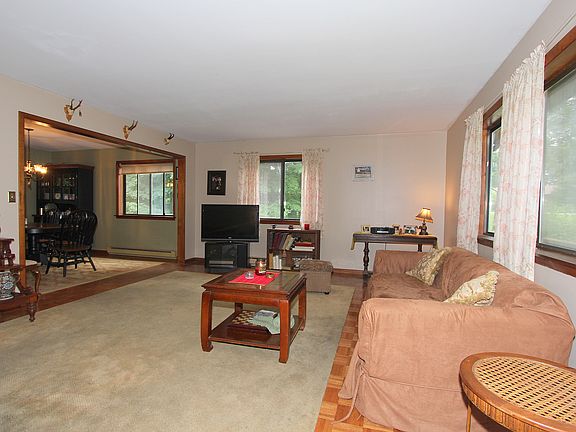 4th image of 14 Fawn Dr
