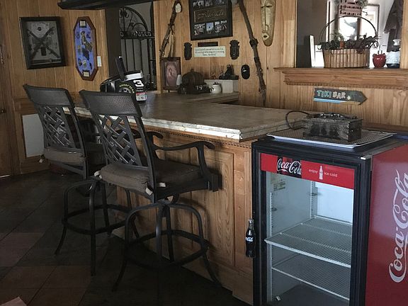 BAR/GAMEROOM/POOL TBL