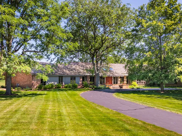 7810 E Swarthmore Rd, Woodstock, IL 60098