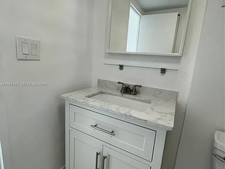 220 Kings Point Dr #502 — Photo 7