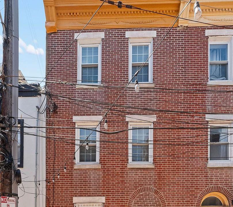 1st image of 906 S Fairhill St