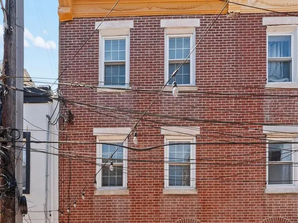 906 S Fairhill St, Philadelphia, PA 19147