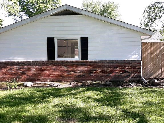 3rd image of 418 W Maplewood Dr