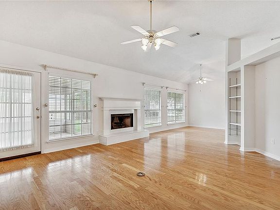 3rd image of 13 Dumaine Dr