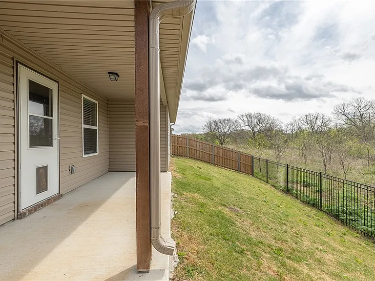 899 E Sparrow Cir — Photo 27