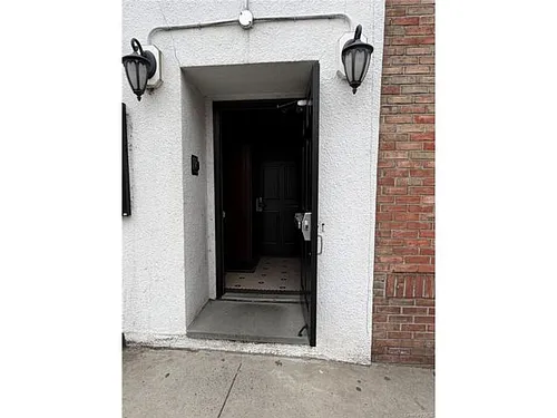 304 Main St Photo 1
