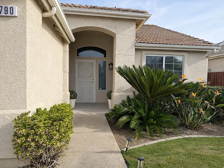 1790 E Chelsea Dr — Photo 4