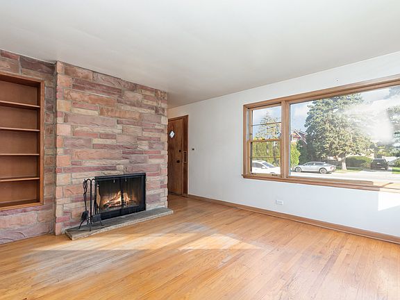 4th image of 6953 W Montrose Ave