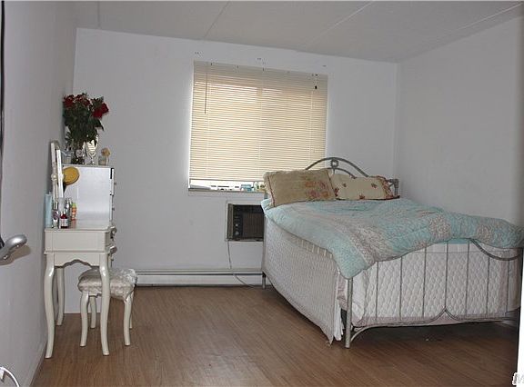 3rd image of 17020 Crocheron Ave APT 106