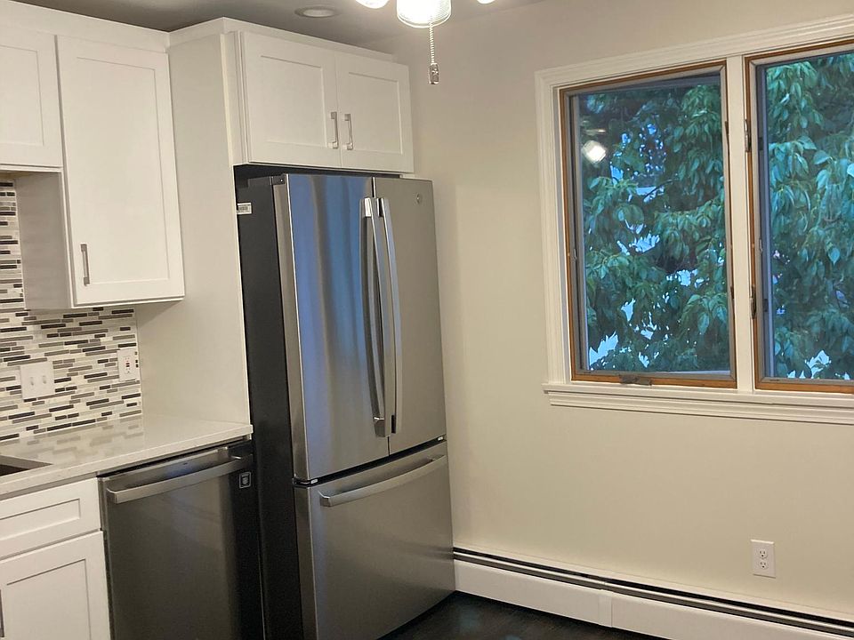 1st image of 4 Pleasant Ave #3