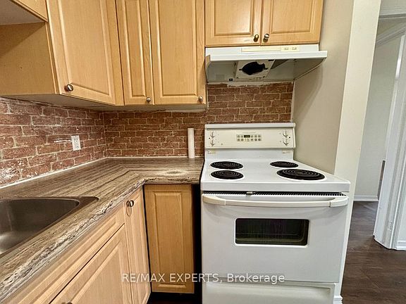 3rd image of 5 Ferndale Dr N #2