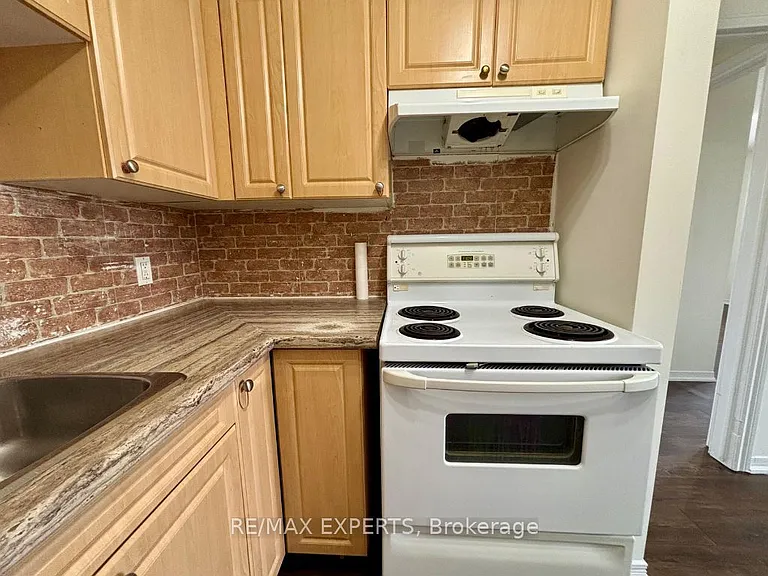 5 Ferndale Dr N #2 — Photo 3