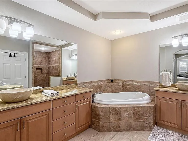 1921 Monte Carlo Dr #302 — Photo 17