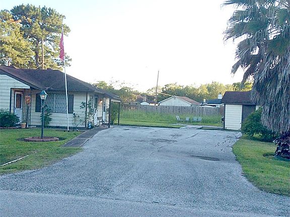 2nd image of 6502 Crestford Ln