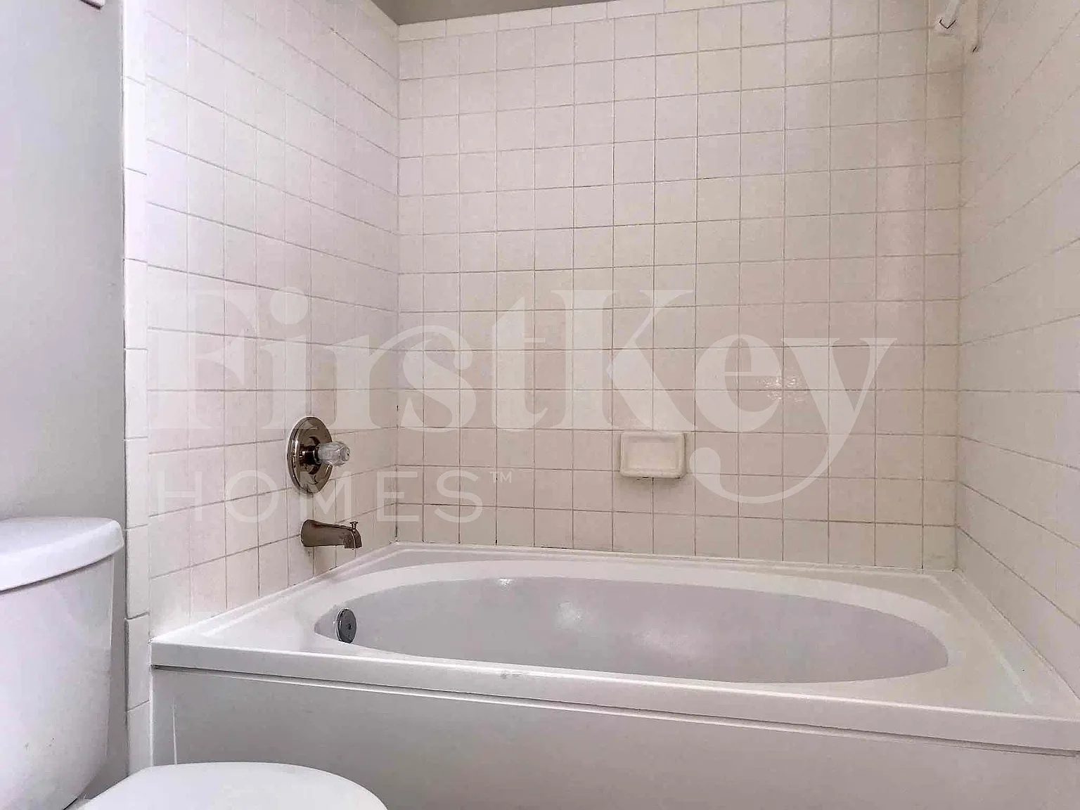 3 bed, 2.0 bath, 1420 sqft, $2,395 — Photo 3