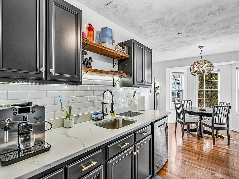 555 Main St #8 — Photo 7