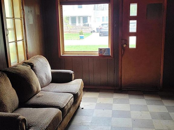 5th image of 715 W Michigan St