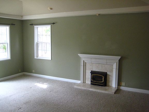 2nd image of 525 Chesley Ct