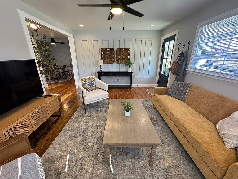 310 Crest Dr — Photo 1