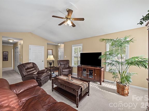3rd image of 113 Wellspring Dr