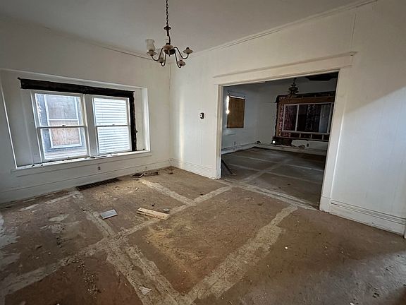 5th image of 1708 Jackson St