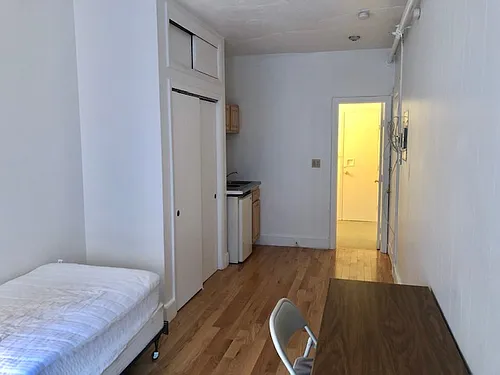 248 Newbury St Photo 1