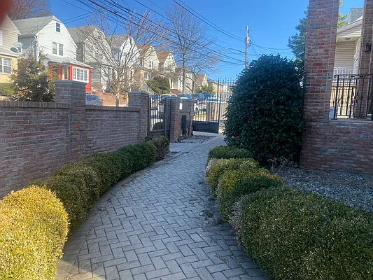 Rented by E Realty International Corp | media 28