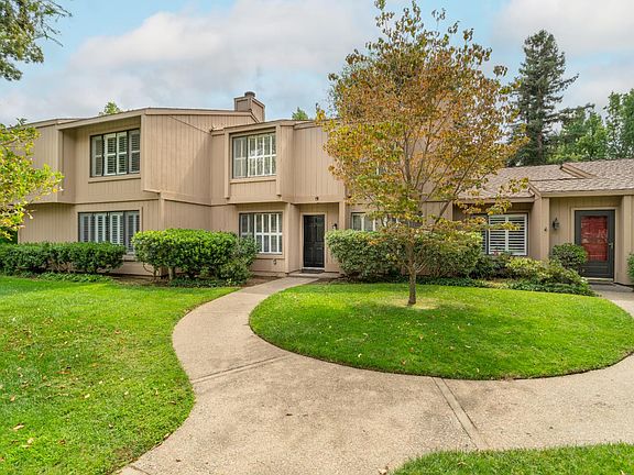 3rd image of 907 Vanderbilt Way
