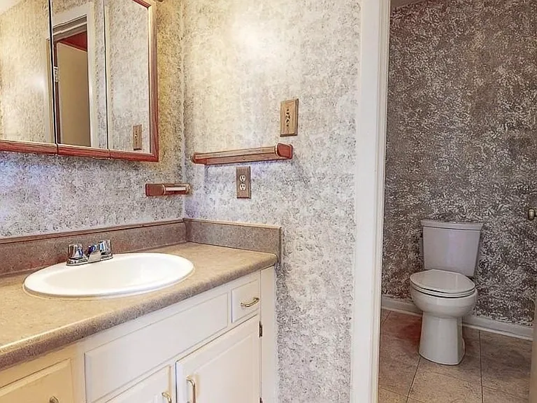 128 Deerfield Dr — Photo 10