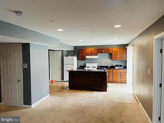 3rd image of 16 Saint Charles Ct