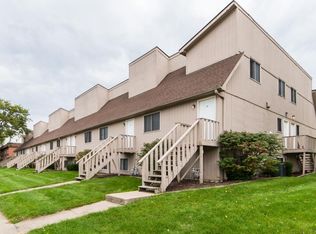 809 Edgebrook Dr APT 16B, Dekalb, IL 60115