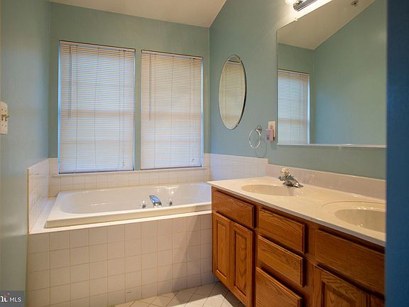 5th image of 1435 Thornbury Ct