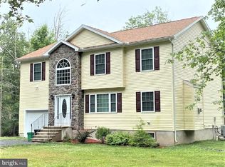536 Hearthstone Cir, Bartonsville, PA 18321