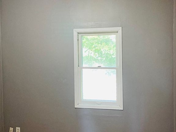 5th image of 1591 Martindale St