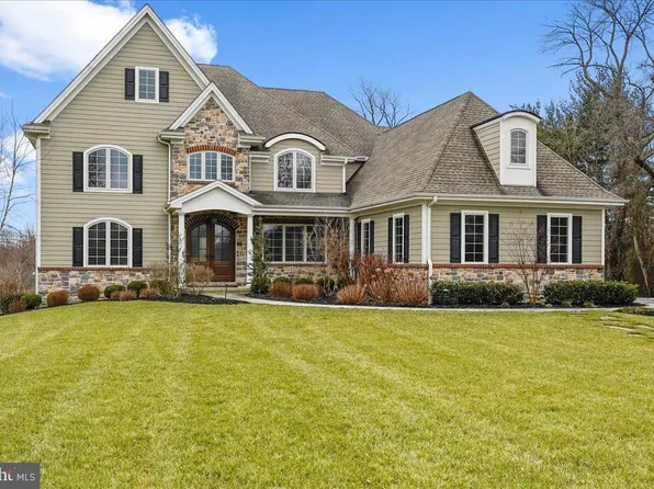 5 Carnation Ln, West Chester, PA 19382