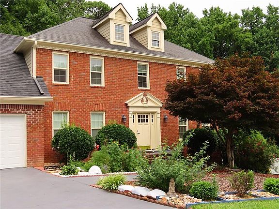 3rd image of 2660 Timberloch Ct