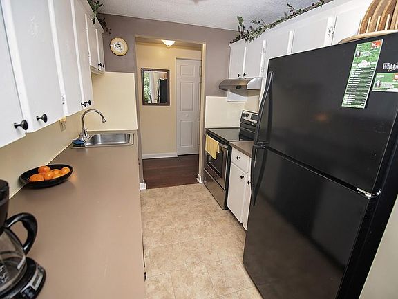 5th image of 220 Bedford St APT 8