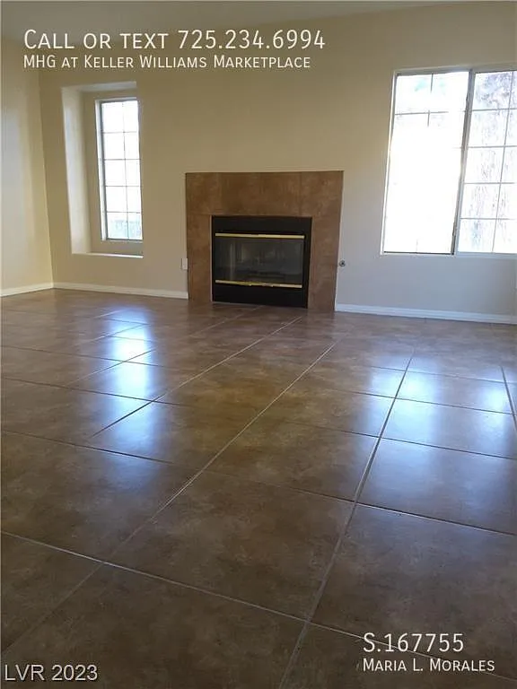 Beautiful Henderson Townhome ! — Photo 2