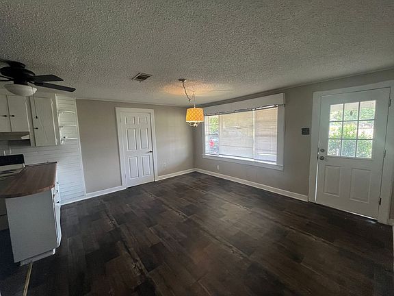3rd image of 1105 Lingo Rd