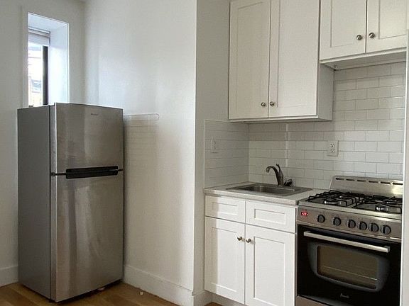 4th image of 200 Sterling Pl APT 1K